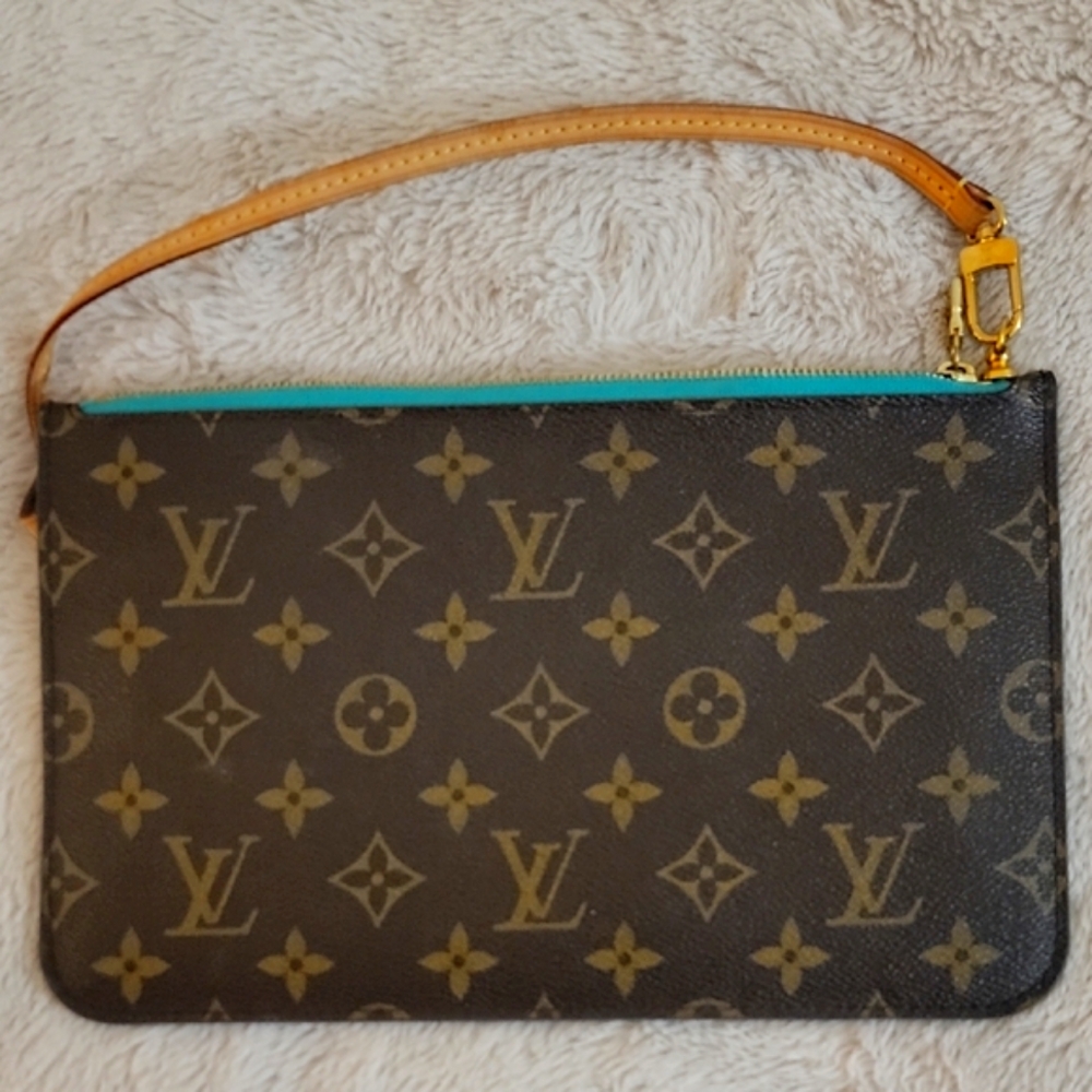 Louis Vuitton Turquoise Neverfull MM Pochette